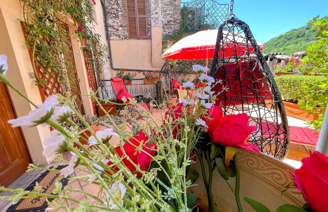 Central Spoleto Apartment With Large Sunny Terrace With Views - Photo 27