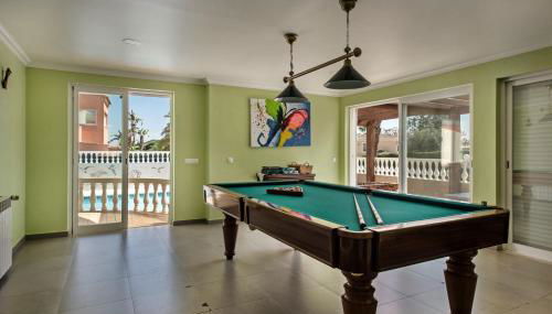 5BR Villa with Private Pool and Snooker Room - Foto 3, Game Room