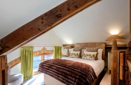 Willowberry Barn - Exclusive Home with Hot Tub - Photo 37