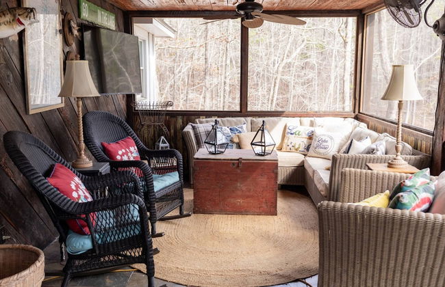 Classic Lakeside Cottage Masters Rental - Foto 19