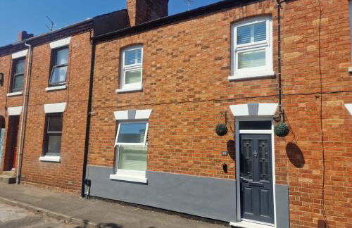 The Railway Inn MK - Victorian 3-Bedroom Home with Sauna, Jacuzzi Bath, FAST WI-FI & Free Parking - Foto 2