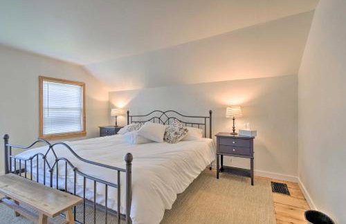 Walk to Beach! Sodus Point Escape with Private Yard - Foto 18