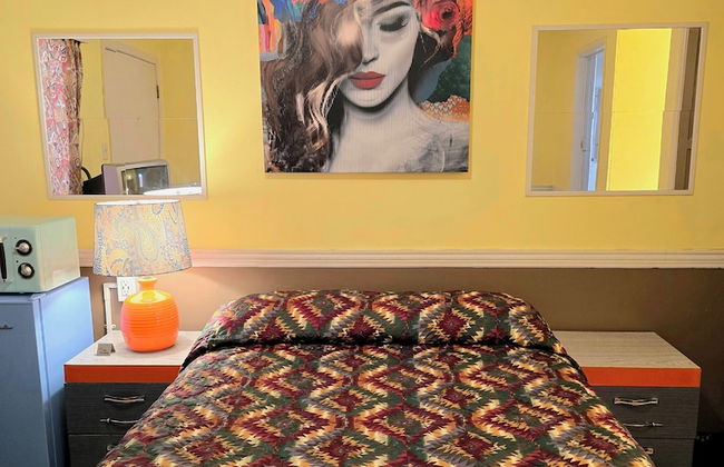 The New Star Motel with Studio-Kitchens: 1950s Extended-Stay Lodging and Retreat Center - Photo 32