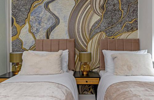 SUPERIOR AIRPORT SUITE, FREE Parking, Stylish, BALCONY, Two Bathrooms, Close To Airport, Station & Centre - Foto 23