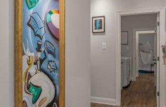 Modern Regional Art Gallery Home - Spacious & New! Tv in each room - Foto 28