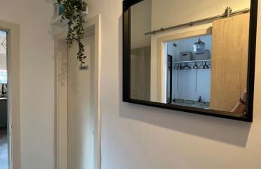 1 Bed Apartment Marple with Work Space - Foto 13