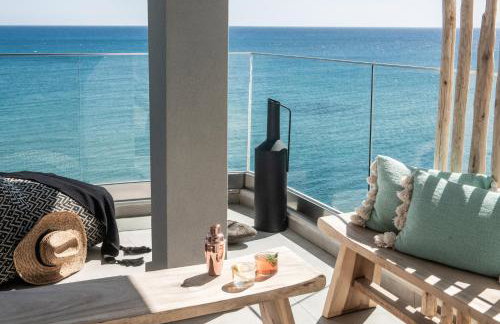 Khroma Luxury Suite 1 Beach front apartment - Photo 41