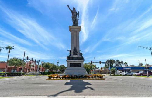 Picturesque beach house with plenty of room and amazing decks, close to beach - Foto 46