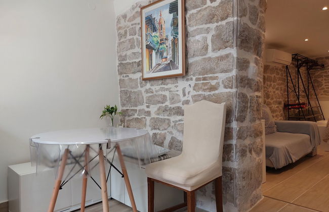 Homey 1-BR Apt - Photo 18