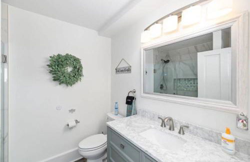 The Lyellton House: Water View, Steps from Beach - Foto 9