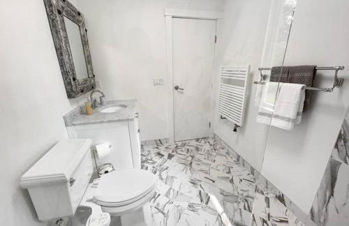 Contemporary 3BR Retreat in East Hampton - Foto 23