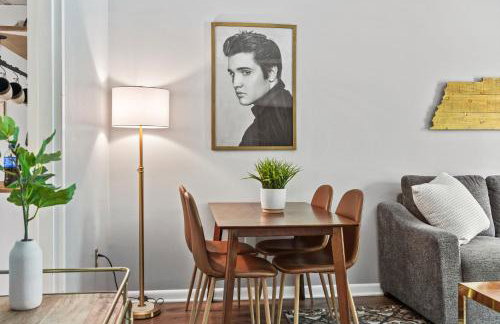 Famous MUSIC ROW 1 Bedroom Condo with FREE Parking and Pool - Foto 8