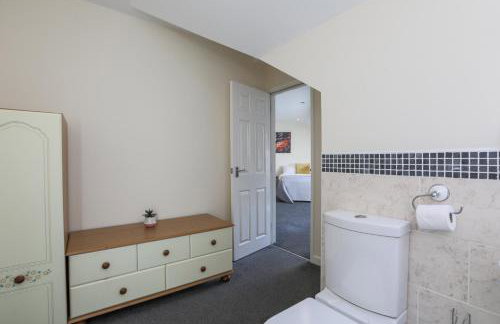 Spacious Luxurious Serviced Accommodation 6 - Photo 46
