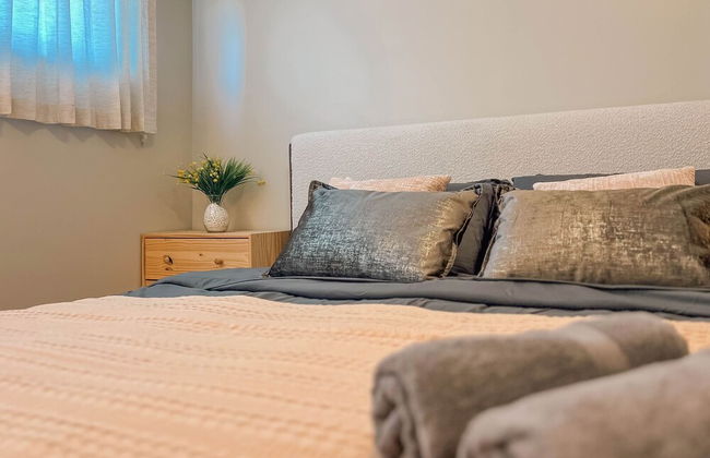 Cozy 2BR Home With Bright Interior Relaxing Patio - Foto 16