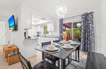 Sunny 3BR Oasis with Water View and Beach Gear Near Siesta - Foto 6