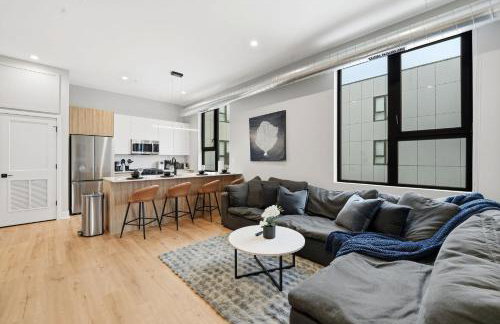 Edgewater Apt with Free Parking Gym Modern Living - Photo 20