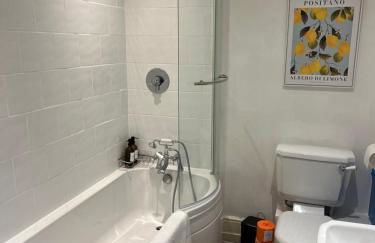Newly refurbished- Awesome very central flat in famous Notting Hill with a balcony - Foto 28