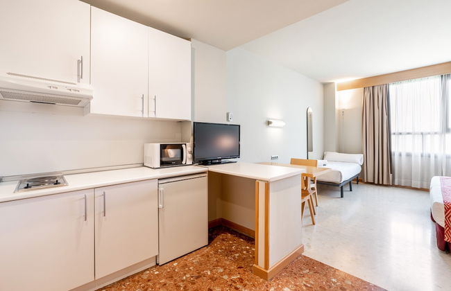 Apartahotel Exe Campus San Mamés - Photo 30