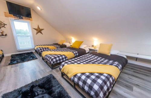 Large-group Retreat w/Loft Space Near Beach - Foto 44