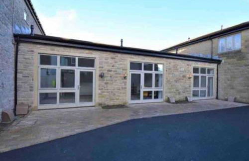 Smithy Bungalow, free private parking included, Buxton - Photo 22