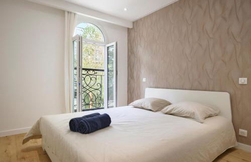 VILLA DES PERGOLAS -6 Bdrs - 5 bathrs -Parking -Jardin -JACUZZI -TRAMstation , 10 min beach - Foto 12