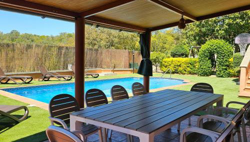 VILLA ARBUCIES with private pool - Foto 4, sunbed