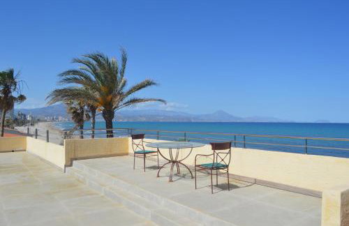 Espectacular Suite Privada a pie de playa y mar en CHALET ROQUETES - Foto 67