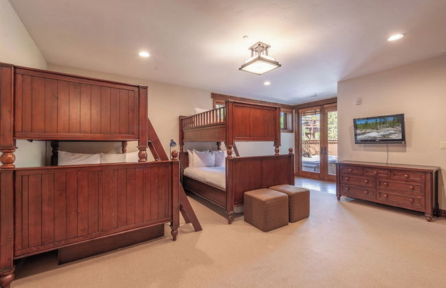 Lux Townhome Next to Village by Sierra Getaways - Photo 6