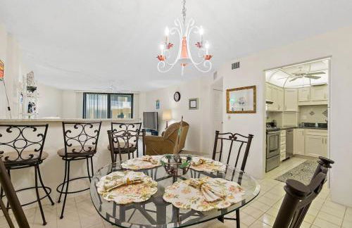 Cozy Ocean Condo with Pool Small Dog Friendly - Foto 8