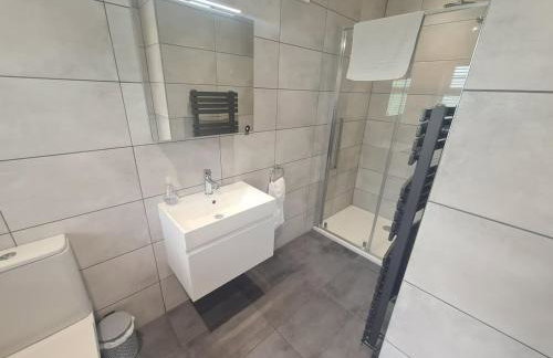 Charming Cottage close to Chester Garden Parking - Photo 9