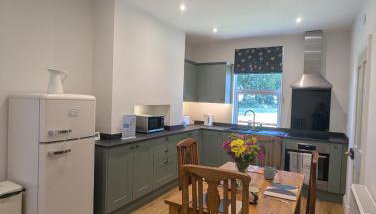 South Lodge, Countryside views near Kingscote Barn - Foto 2, dishwasher