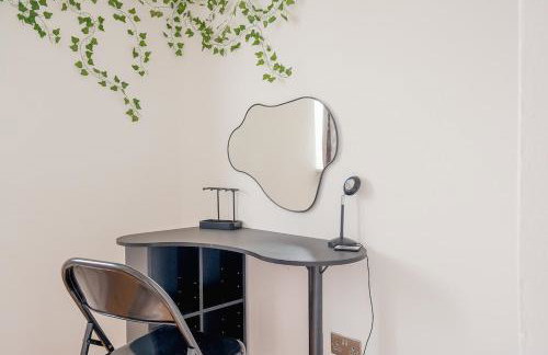 Modern Home with Games Room, Watford - Foto 28