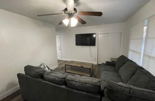 Cozy 3-Bedroom, 1-Bath Home Close to Fort Sill - Foto 2