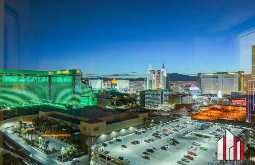 MGM Signature-32-607 F1 Track & Strip View Balcony - Foto 52