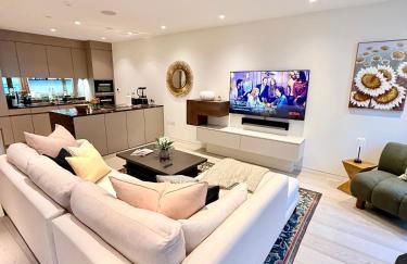 Central London Designer Home w Game Room and AC - Foto 1
