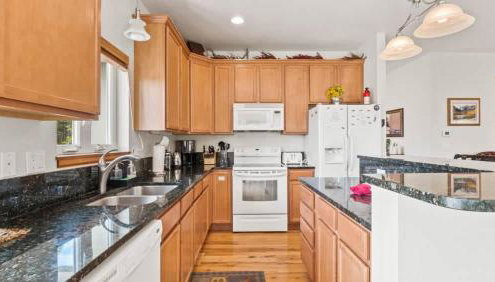 New Listing - Doc's Place - Beautiful Hot Tub Views - Foto 5, stove, dishwasher