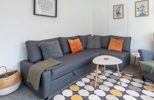 Briants, for Families & Contractors - Free Parking - Photo 23