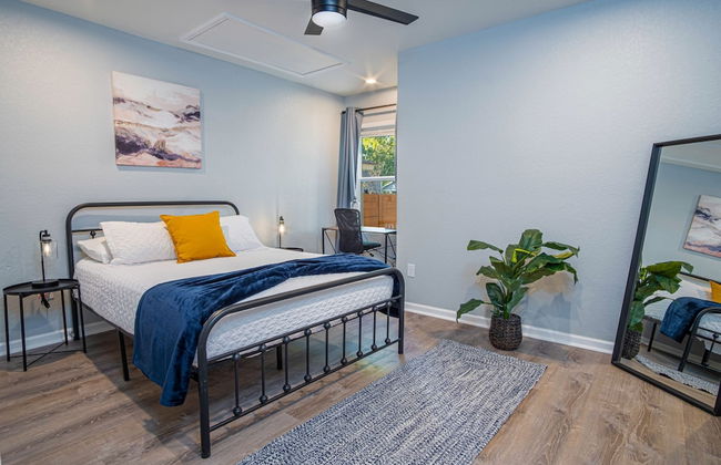 Escape to 4br/3ba Brand New Downtown Home - Foto 6