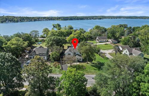 Designer Home w/ Lake Views+Walk to Downtown&Beach - Foto 26