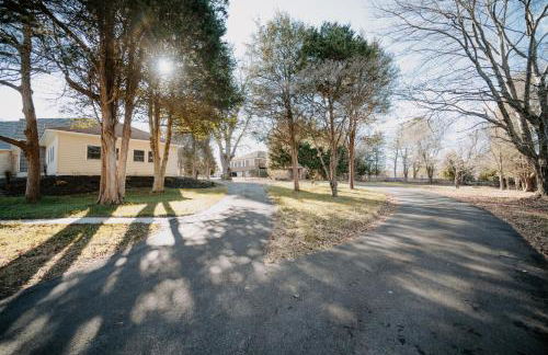 Spacious 5BR 3BA Free Parking Minutes to DC with Pool - Foto 71