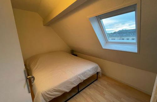 FATHALA - appartement lumineux en dernier étage - face à la gare routière - Foto 2