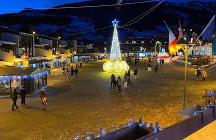 Facing the Sestriere Ski Slopes - Foto 78