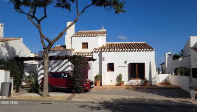 Modern 3 Bedroom Villa with Pool & Garden, Ideal for Families - Foto 2