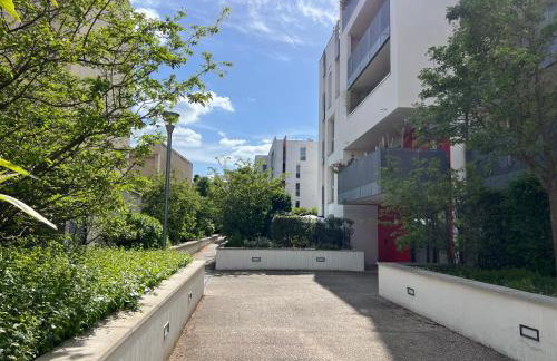 Lumière Parisienne Spacious 2BR Apartment with Terrace Free Parking Near Metro Line 13 - Foto 19