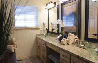 C21, Three bedroom, three bath log-sided, luxury Harbor North cottage with hot tub cottage - Foto 45