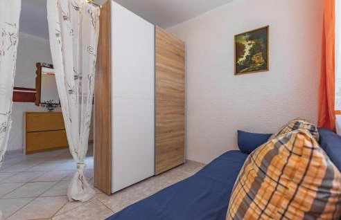 3 Bedroom Awesome Apartment In Pavicini - Photo 22