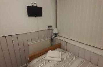 Ladbury House in Walsall near M6, Walsall Uni and Hospital, with free parking and easy access to Birmingham city centre and West Bromwich, only 20 mins to NEC and Birmingham airport, 15 mins to Villa Park, Great for contractors! - Foto 20