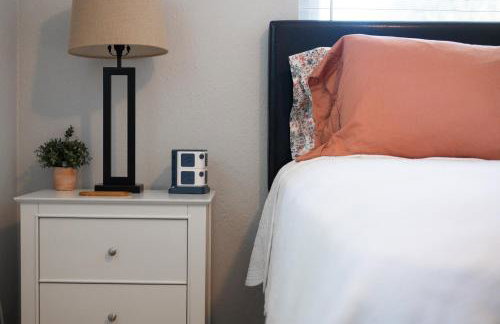 Wood Circle House - Dog Friendly with Fenced in Backyard - Foto 45