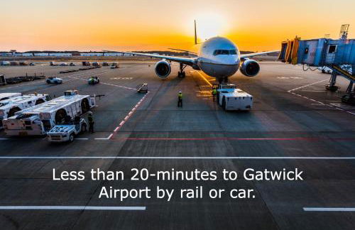 Surrey Stays - 2 Bedroom House, RH1, Contractors Welcome, Sleeps 5 max, 2 Parking Spaces, Near Town Centre, Train Station and Gatwick Airport - Foto 15