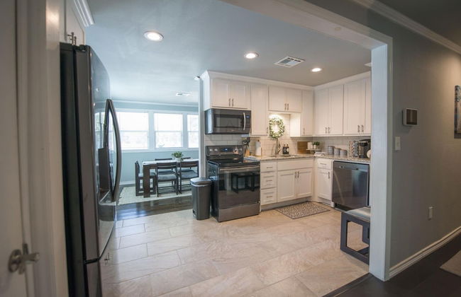 Walk to the Silos 3 Bed 1960 s Bungalow Near Baylor - Foto 44